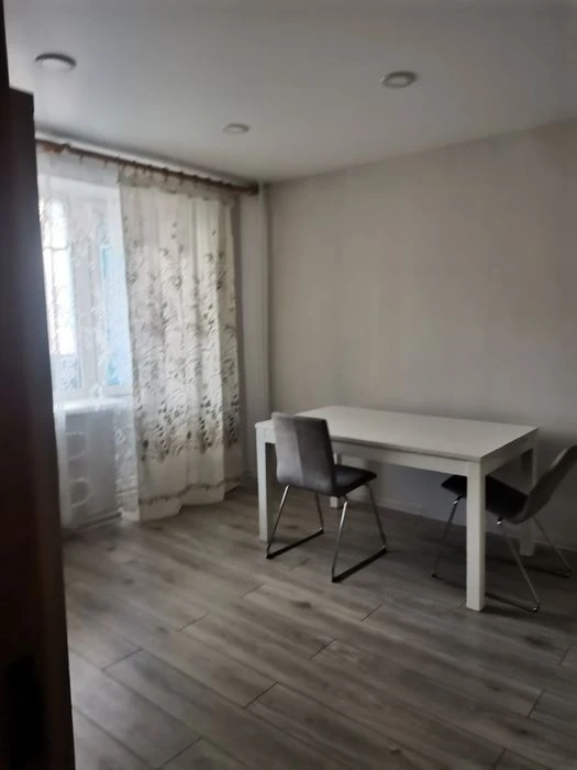A 2-room apartment on Aerokosmicheskoe Avenue is for sale.