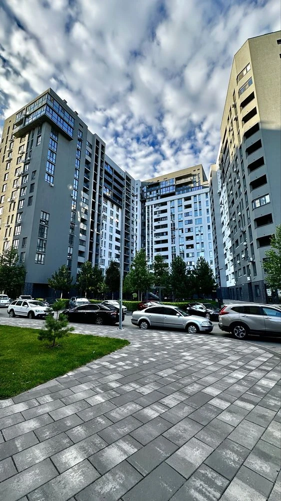 БЕЗ КОМІСІЇ !! Продаж 2 кімнатна квартира від власника в суч