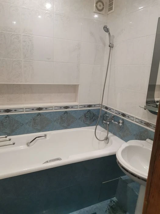 A 2-room apartment on Aerokosmicheskoe Avenue is for sale.