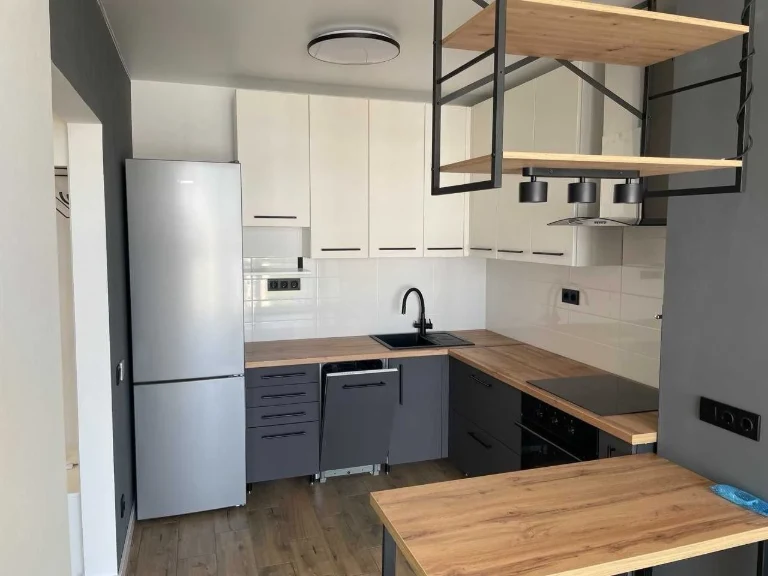 Продаж однокімнатної квартири 42 м. кв.  ЖК  «Атмосфера», м.