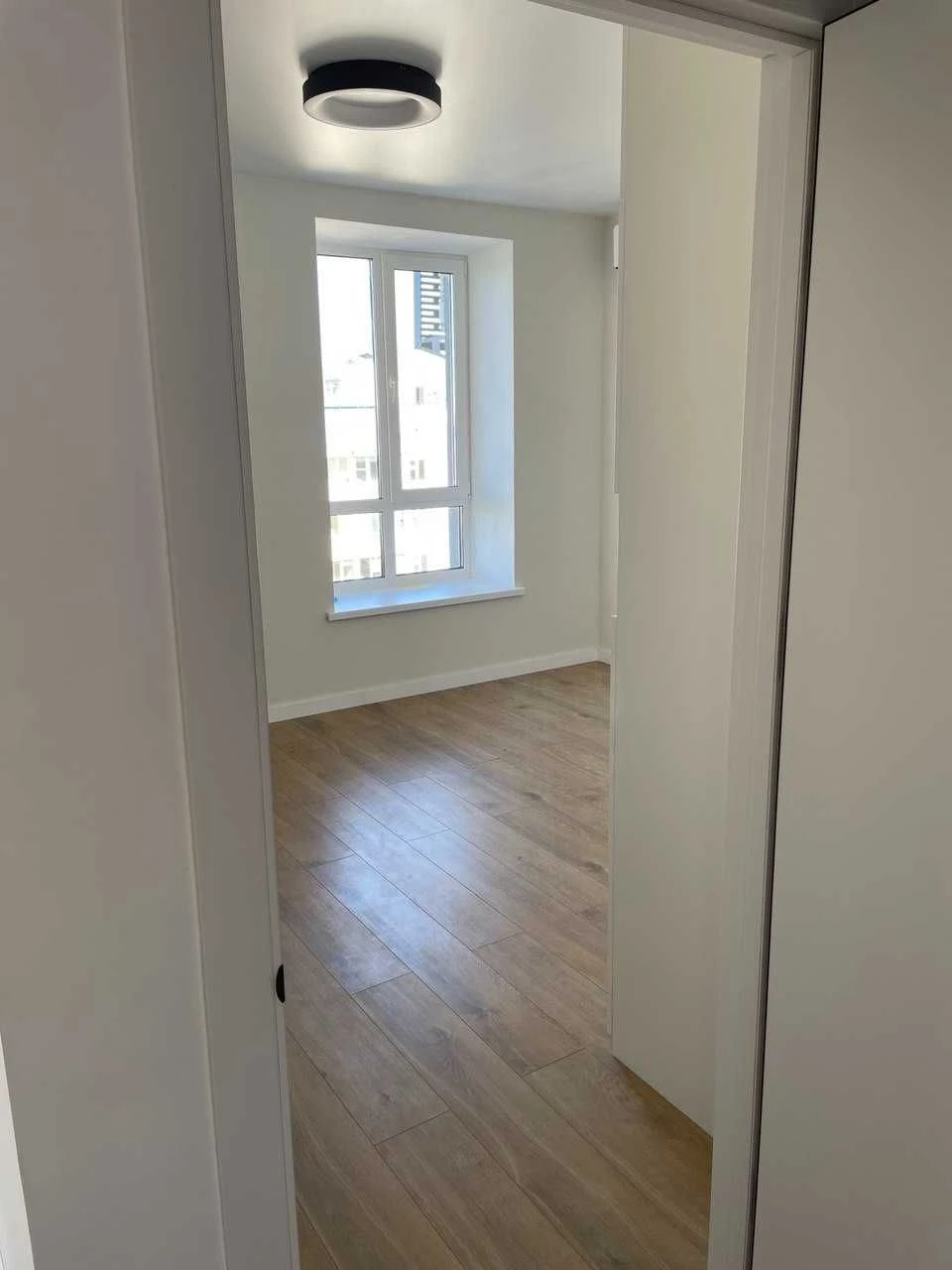 Продаж однокімнатної квартири 42 м. кв.  ЖК  «Атмосфера», м.