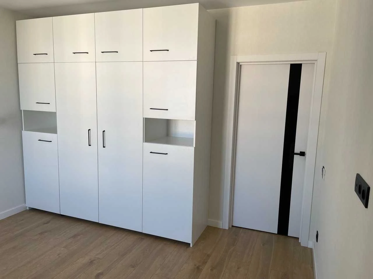 Продаж однокімнатної квартири 42 м. кв.  ЖК  «Атмосфера», м.