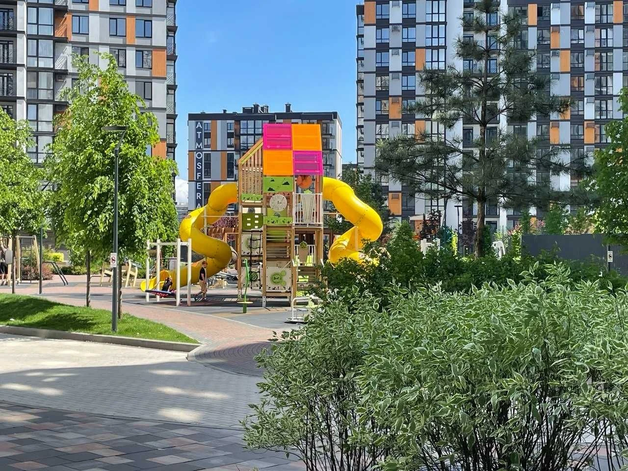 Продаж однокімнатної квартири 42 м. кв.  ЖК  «Атмосфера», м.