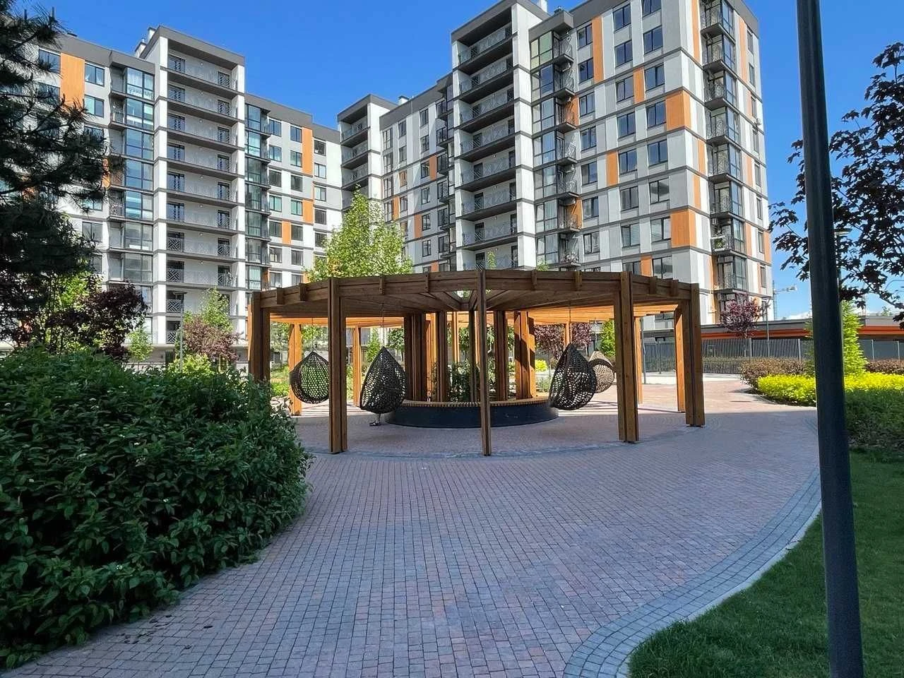 Продаж однокімнатної квартири 42 м. кв.  ЖК  «Атмосфера», м.