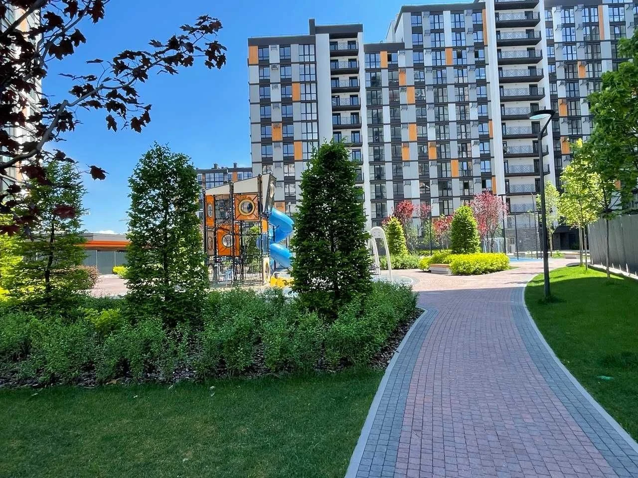 Продаж однокімнатної квартири 42 м. кв.  ЖК  «Атмосфера», м.