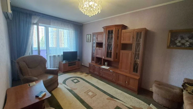 Продам 3-х кімнатну квартиру у Вишневому на центральній стор