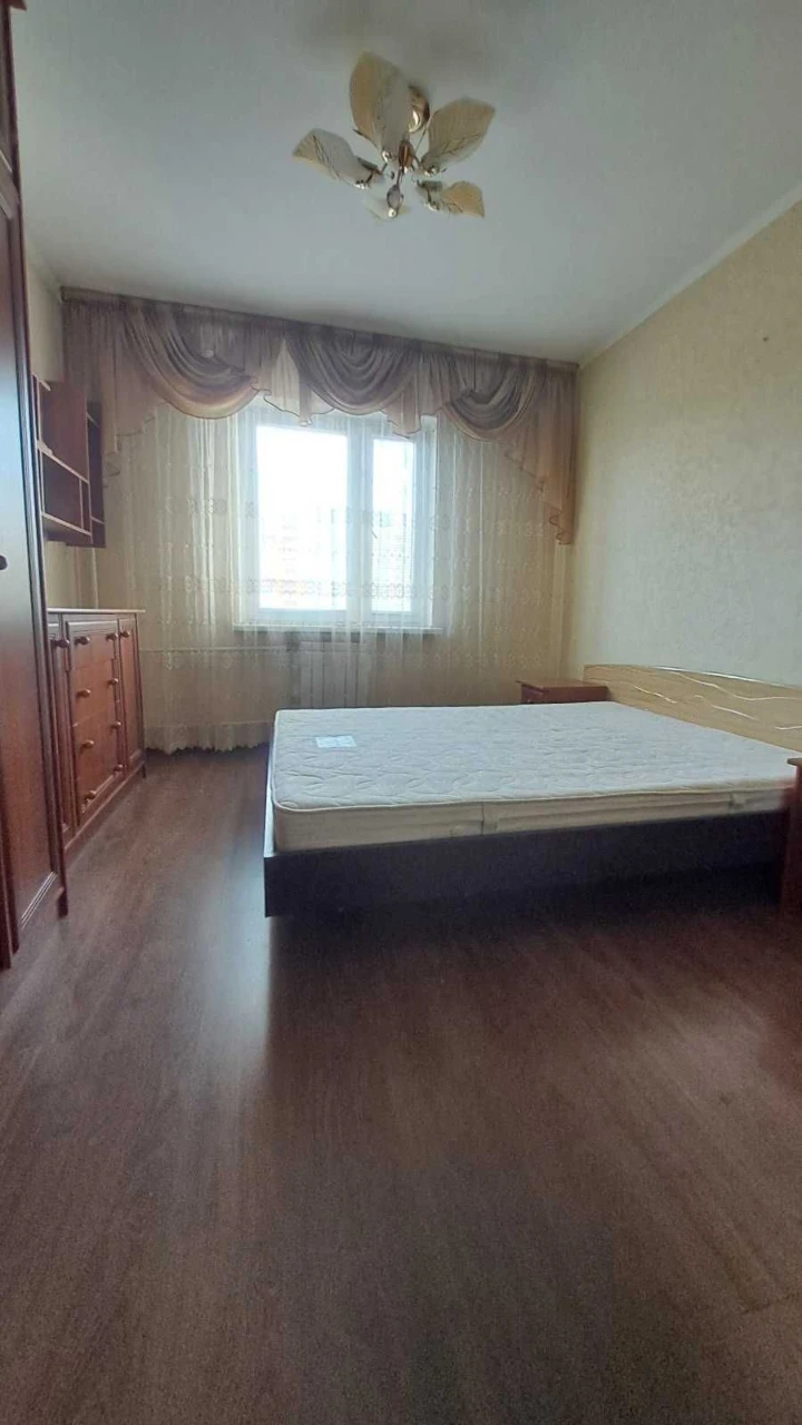 Продам 3-х кімнатну квартиру у Вишневому на центральній стор