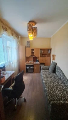 Продам 3-х кімнатну квартиру у Вишневому на центральній стор