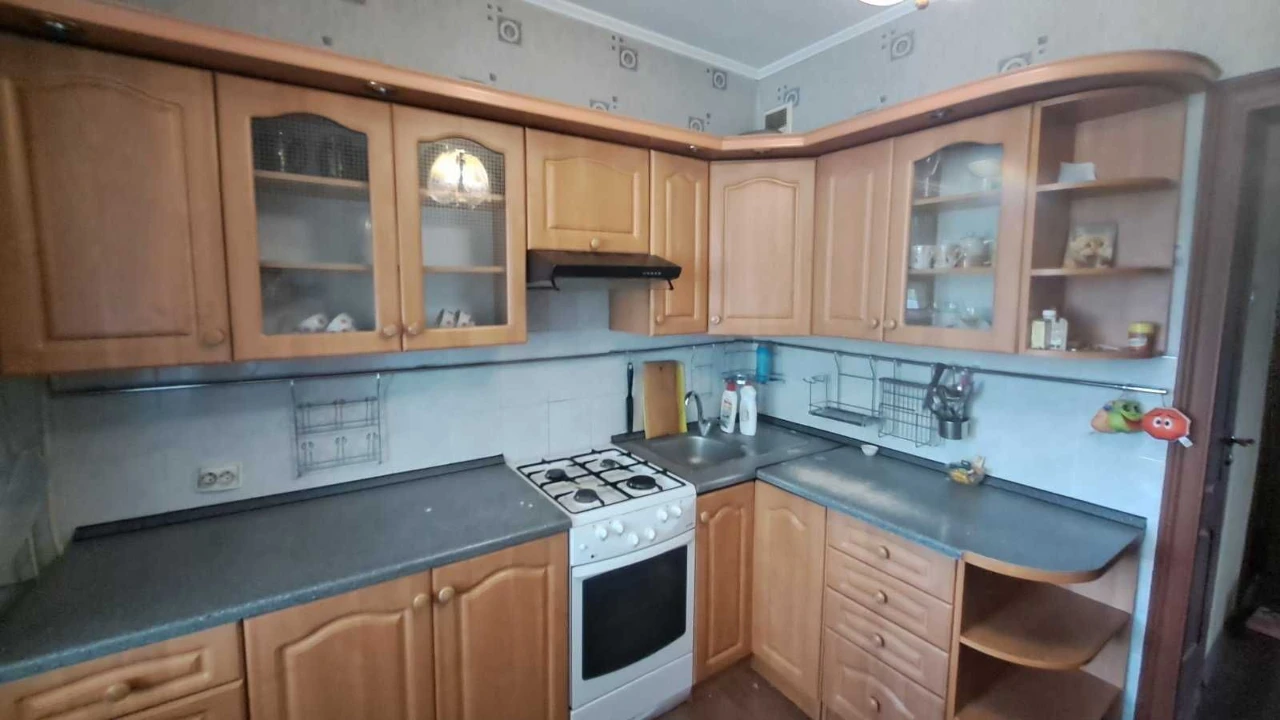 Продам 3-х кімнатну квартиру у Вишневому на центральній стор