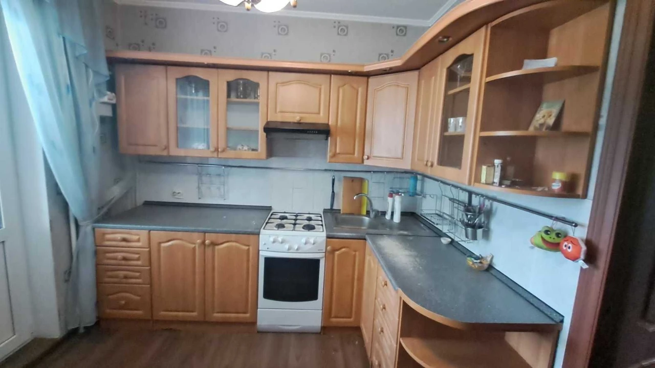 Продам 3-х кімнатну квартиру у Вишневому на центральній стор