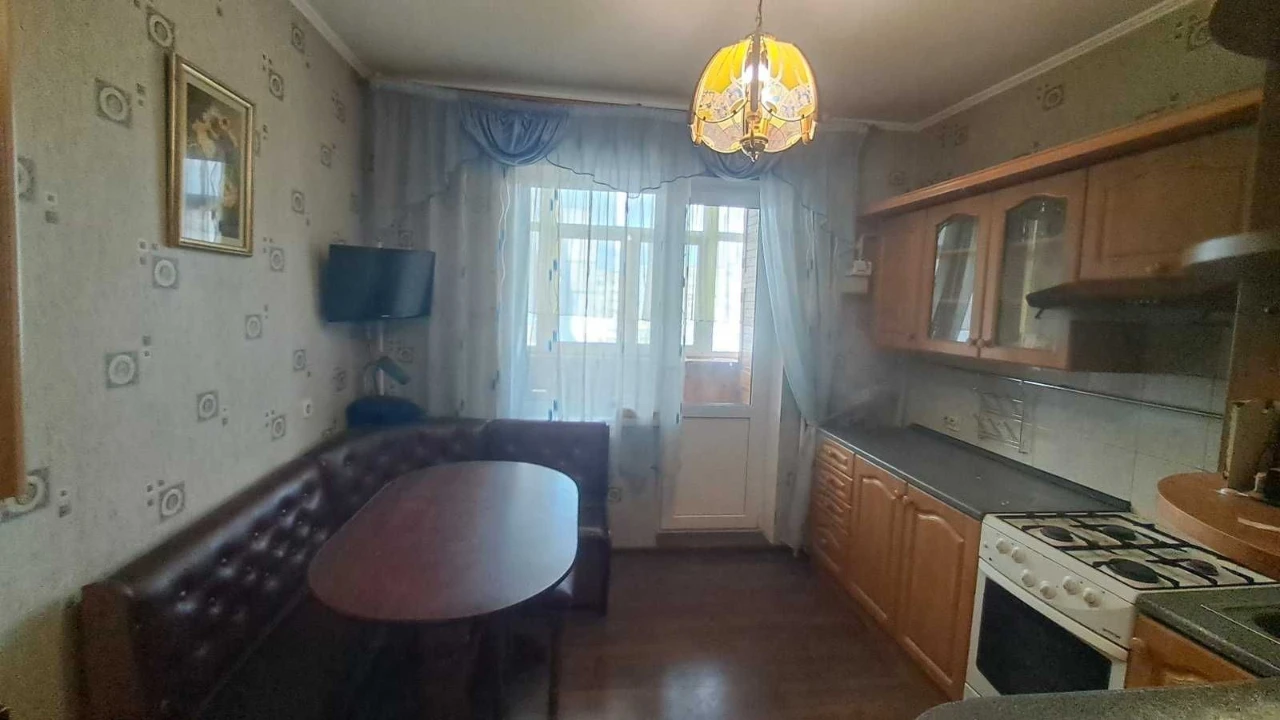 Продам 3-х кімнатну квартиру у Вишневому на центральній стор