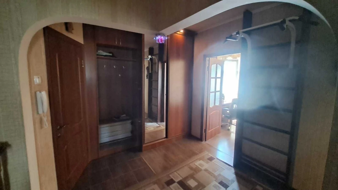 Продам 3-х кімнатну квартиру у Вишневому на центральній стор