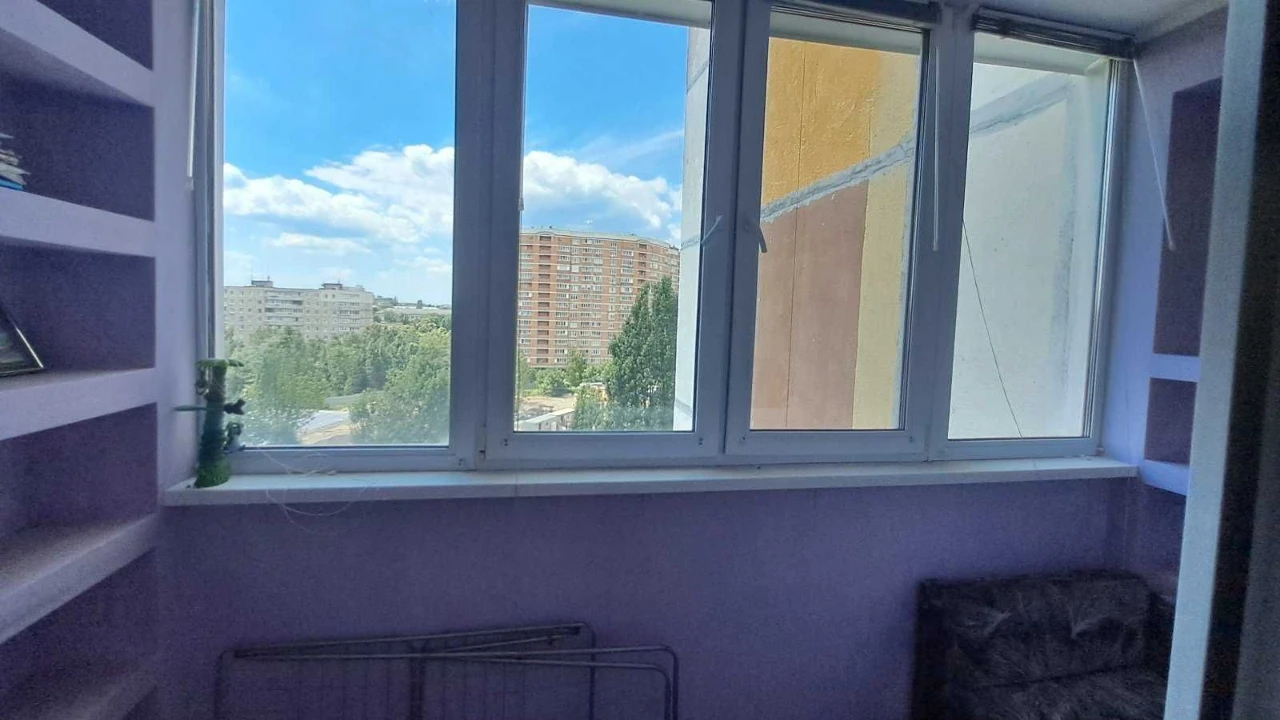 Продам 3-х кімнатну квартиру у Вишневому на центральній стор