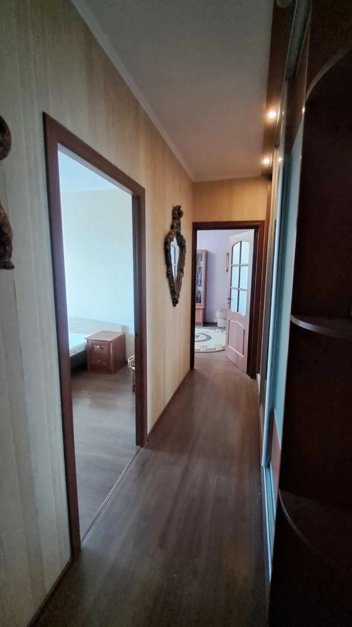 Продам 3-х кімнатну квартиру у Вишневому на центральній стор