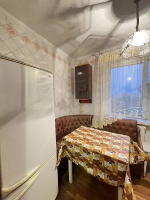 Продаж  3 кімнатної квартири м.Вишневий.  72кв.м два  балкон