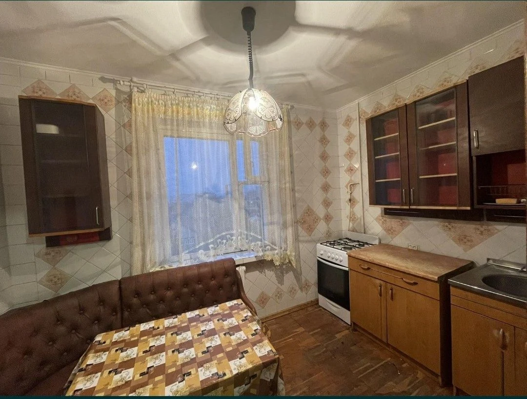 Продаж  3 кімнатної квартири м.Вишневий.  72кв.м два  балкон