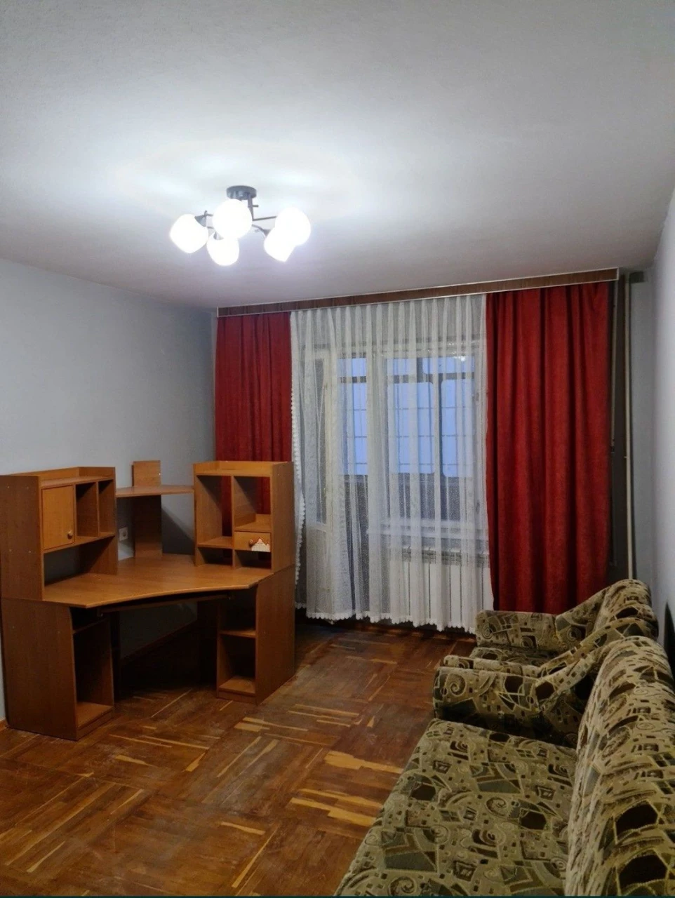 Продаж  3 кімнатної квартири м.Вишневий.  72кв.м два  балкон