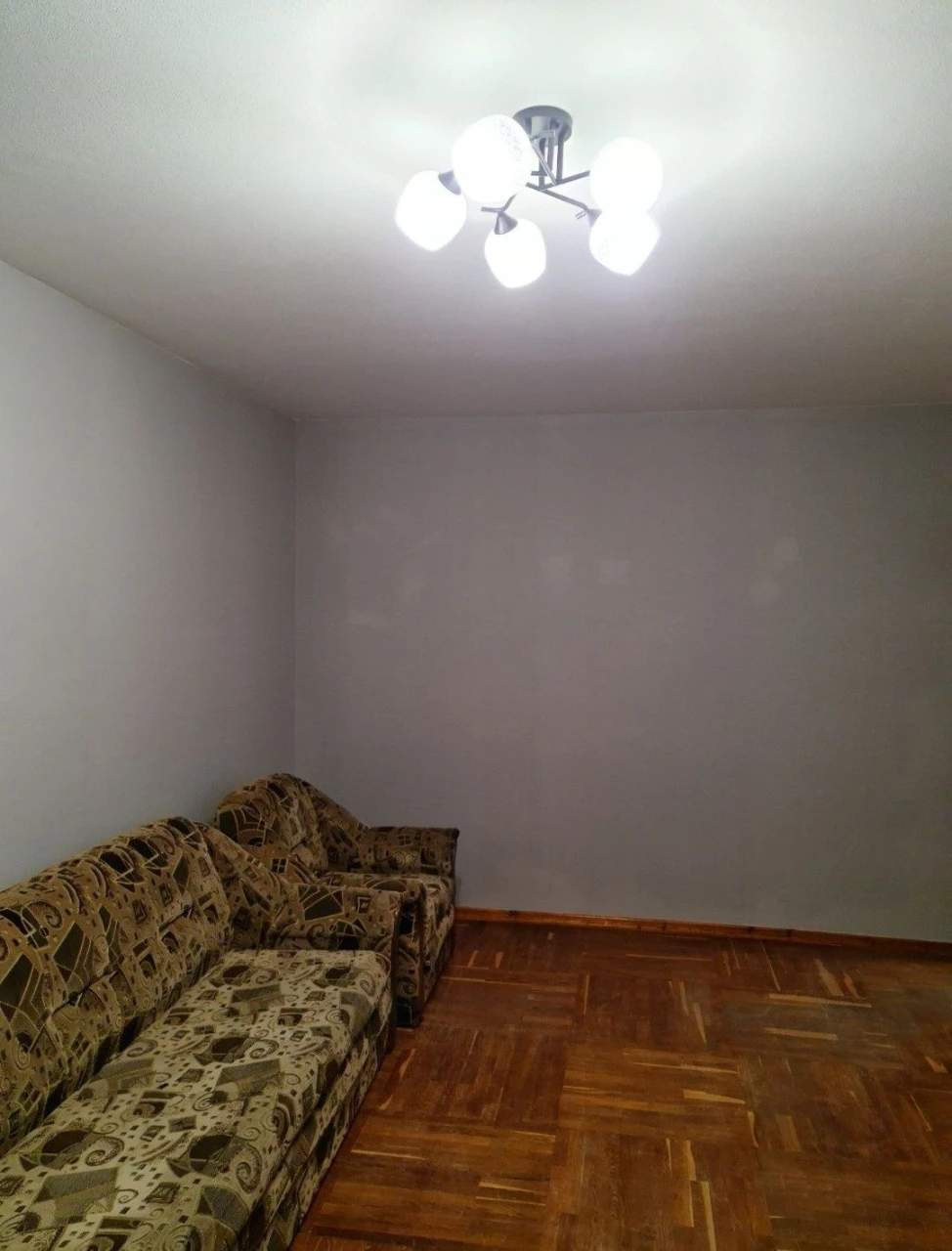 Продаж  3 кімнатної квартири м.Вишневий.  72кв.м два  балкон