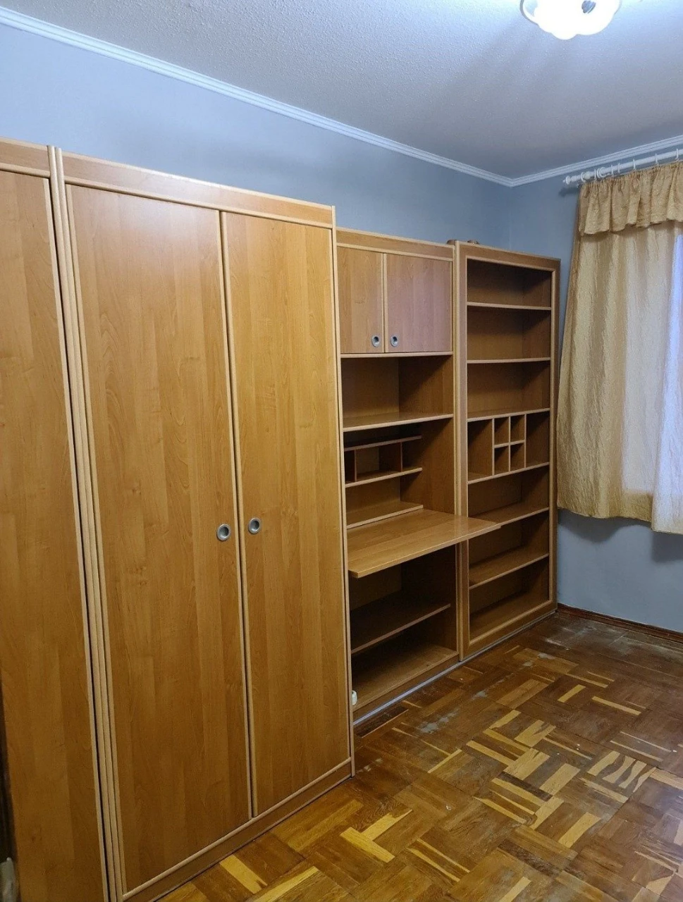 Продаж  3 кімнатної квартири м.Вишневий.  72кв.м два  балкон