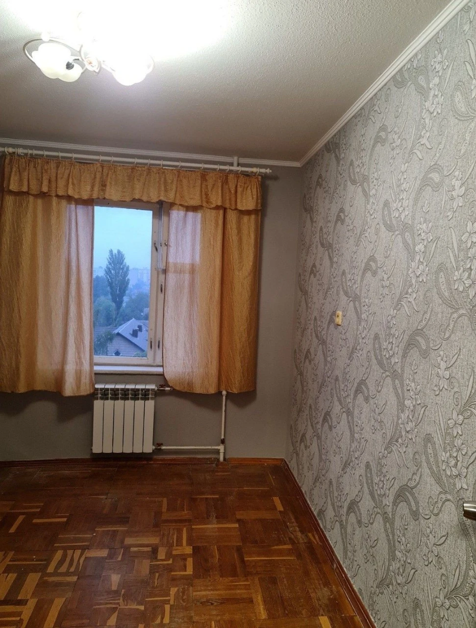 Продаж  3 кімнатної квартири м.Вишневий.  72кв.м два  балкон