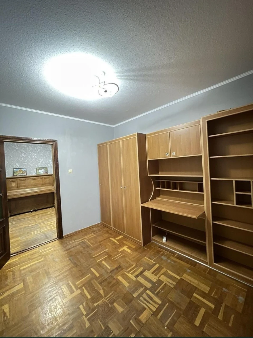 Продаж  3 кімнатної квартири м.Вишневий.  72кв.м два  балкон