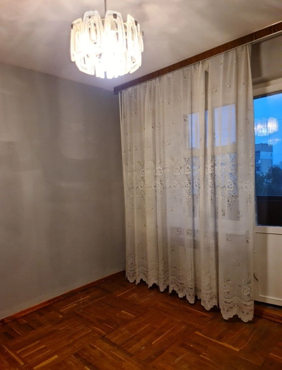 Продаж  3 кімнатної квартири м.Вишневий.  72кв.м два  балкон