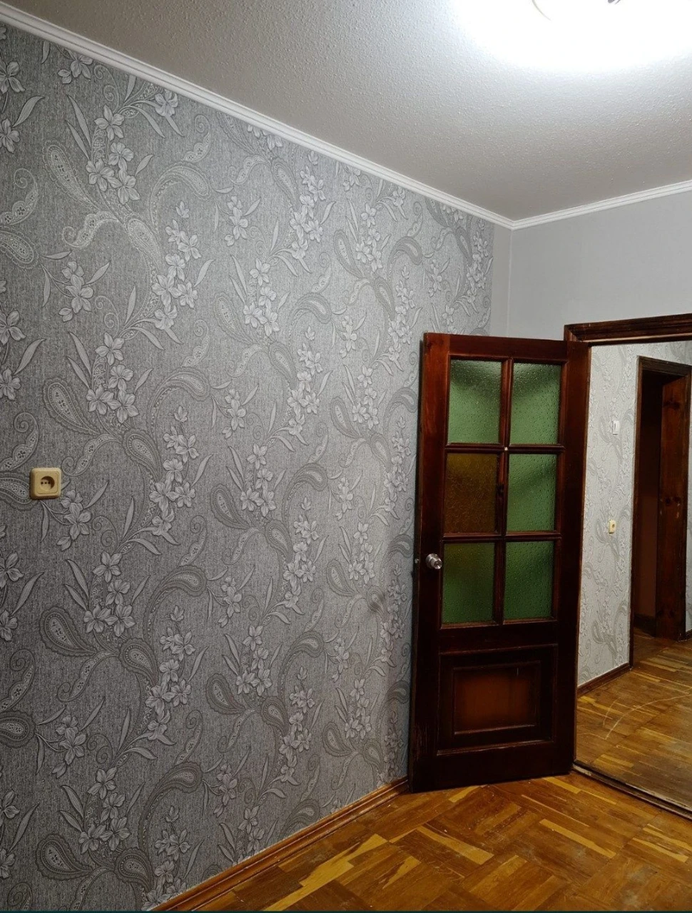 Продаж  3 кімнатної квартири м.Вишневий.  72кв.м два  балкон