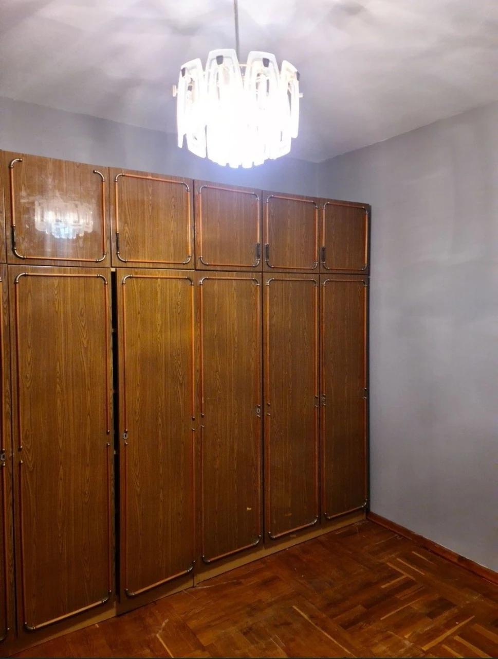 Продаж  3 кімнатної квартири м.Вишневий.  72кв.м два  балкон