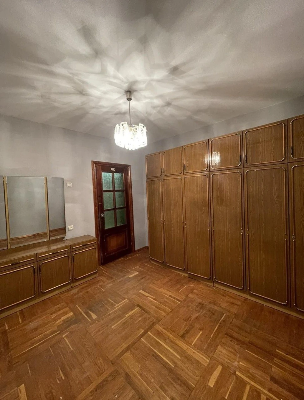 Продаж  3 кімнатної квартири м.Вишневий.  72кв.м два  балкон