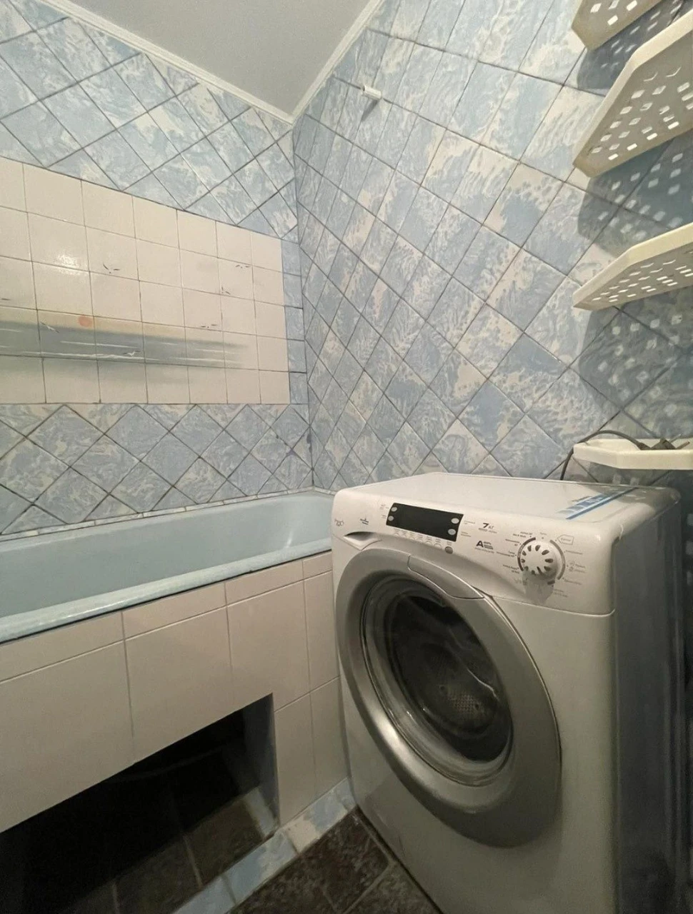 Продаж  3 кімнатної квартири м.Вишневий.  72кв.м два  балкон
