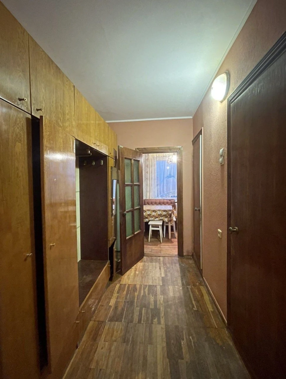 Продаж  3 кімнатної квартири м.Вишневий.  72кв.м два  балкон