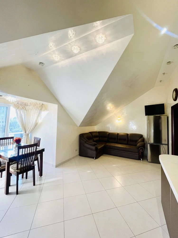 Продаж  3 кімнатної квартири 103 м2  у  м.Вишневе вул. К.Скр