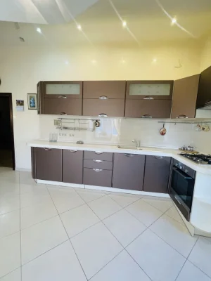 Продаж  3 кімнатної квартири 103 м2  у  м.Вишневе вул. К.Скр