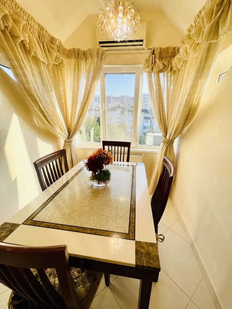Продаж  3 кімнатної квартири 103 м2  у  м.Вишневе вул. К.Скр