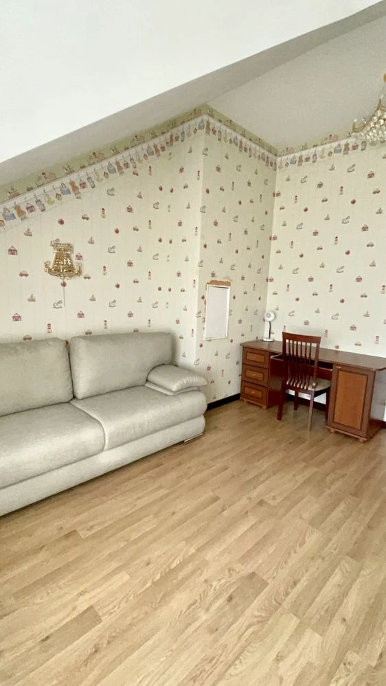 Продаж  3 кімнатної квартири 103 м2  у  м.Вишневе вул. К.Скр