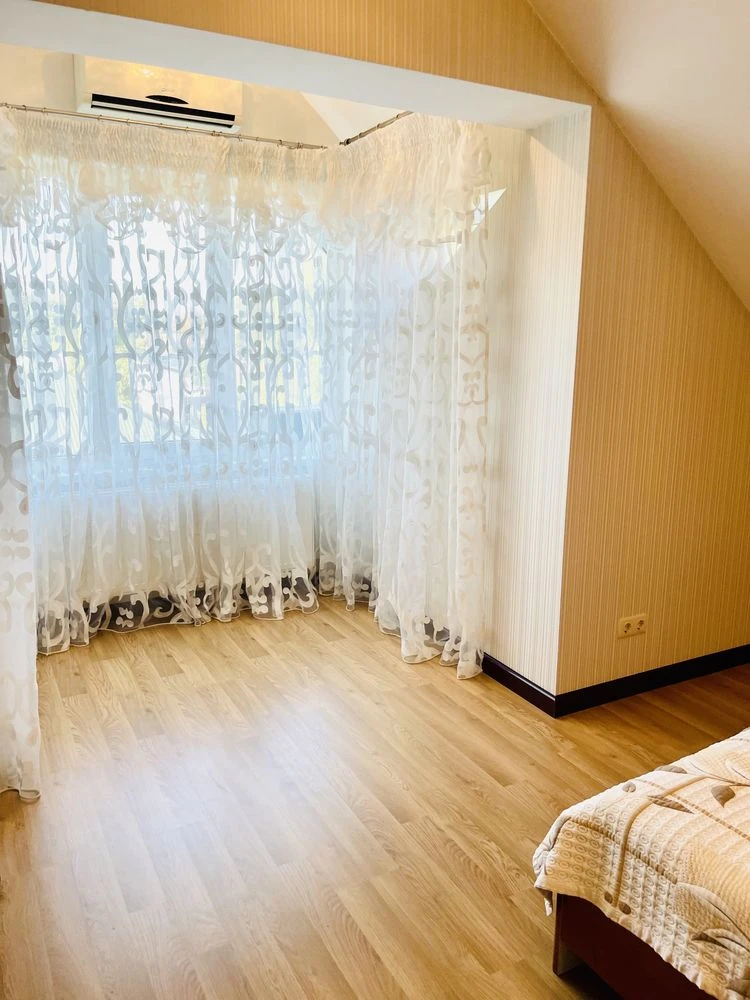 Продаж  3 кімнатної квартири 103 м2  у  м.Вишневе вул. К.Скр