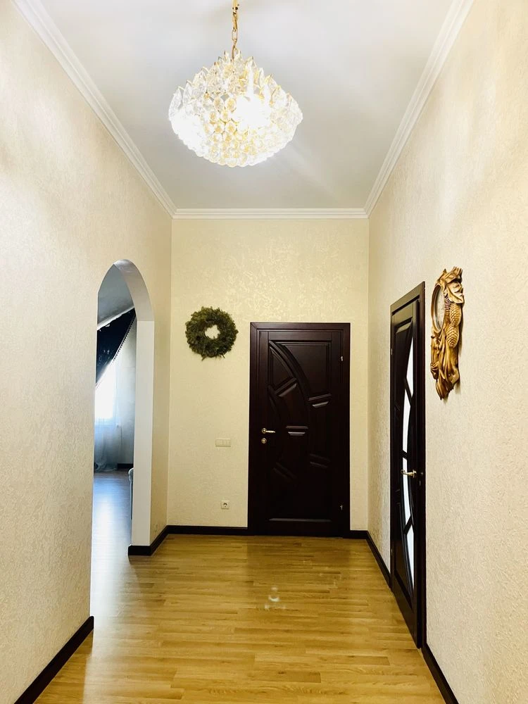 Продаж  3 кімнатної квартири 103 м2  у  м.Вишневе вул. К.Скр