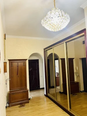 Продаж  3 кімнатної квартири 103 м2  у  м.Вишневе вул. К.Скр