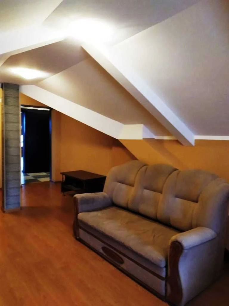 Продам 2 кімнатну квартиру, 109 м2, мансардний поверх. Вишне
