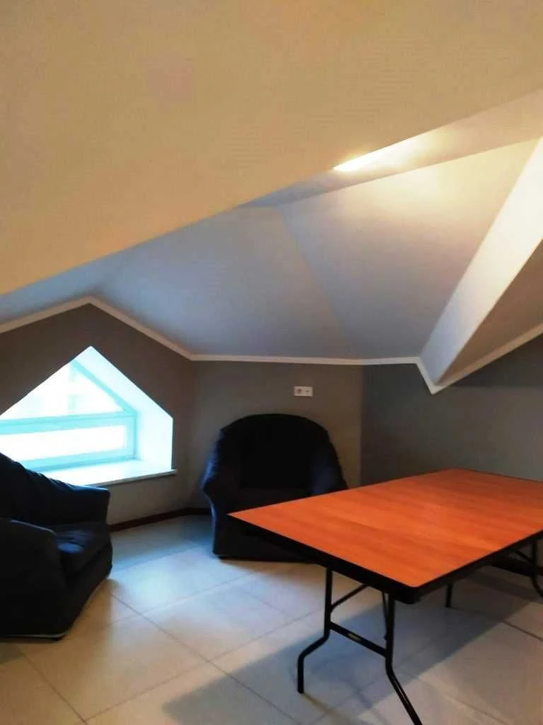 Продам 2 кімнатну квартиру, 109 м2, мансардний поверх. Вишне