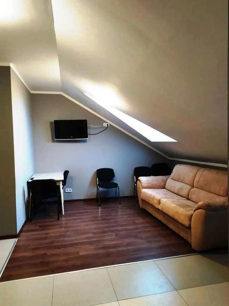 Продам 2 кімнатну квартиру, 109 м2, мансардний поверх. Вишне