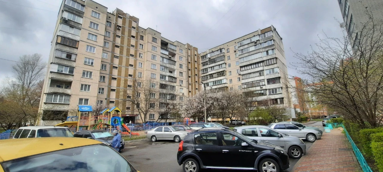Продаж 4-х кім. квартири по вул. Машинобудівників 1б, м. Виш