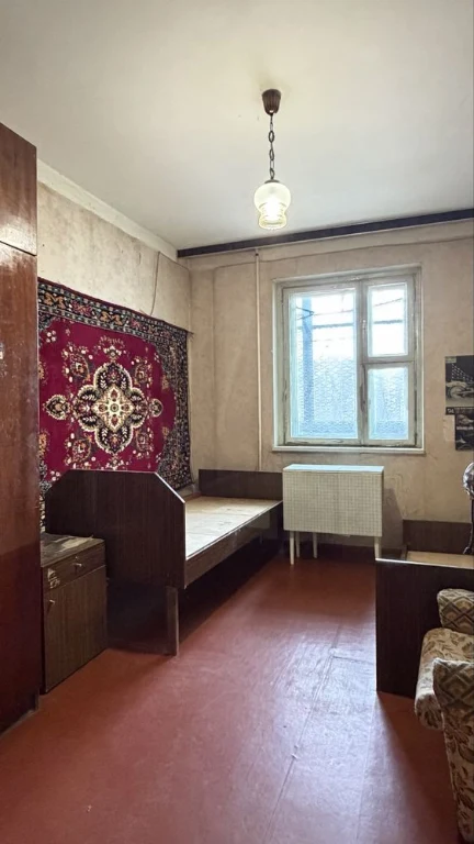 Продаж 2х кімнатної квартири  , центр м.Вишневе , під ремонт