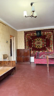 Продаж 2х кімнатної квартири  , центр м.Вишневе , під ремонт