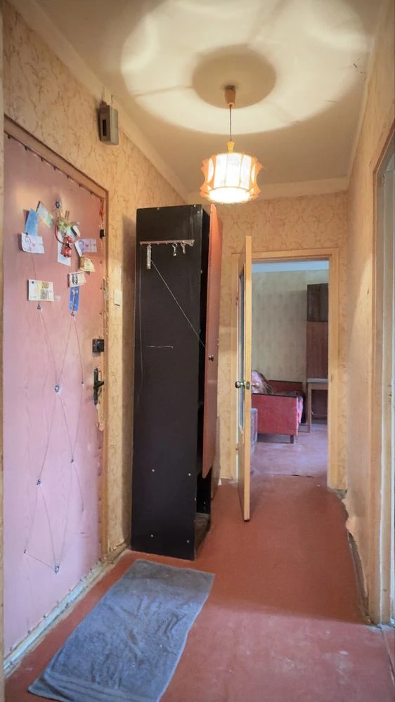 Продаж 2х кімнатної квартири  , центр м.Вишневе , під ремонт