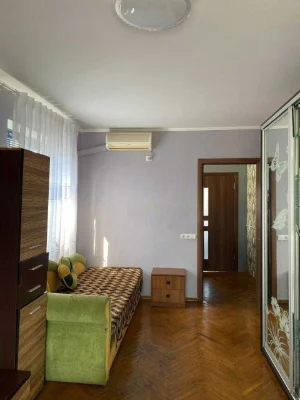 Продам 3 х комнатную три кімнатну Кваритиру Вишневе ЦЕНТР Ре