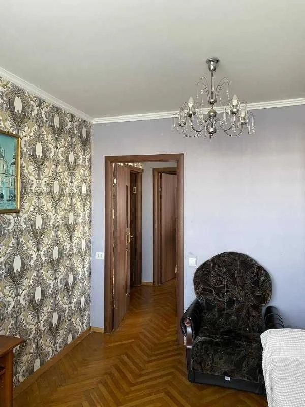 Продам 3 х комнатную три кімнатну Кваритиру Вишневе ЦЕНТР Ре