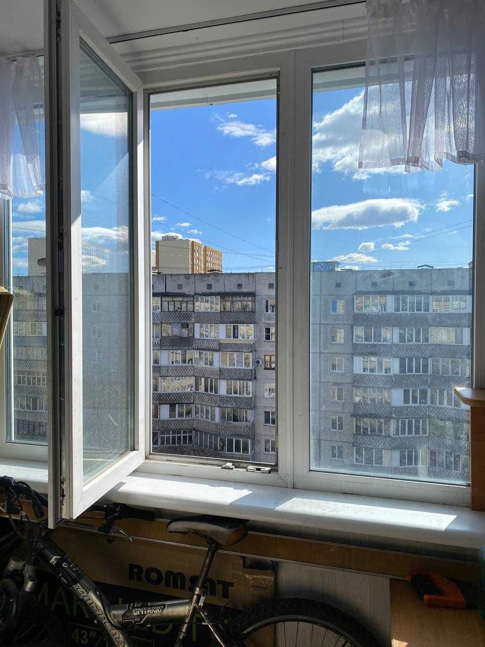 Продам 3 х комнатную три кімнатну Кваритиру Вишневе ЦЕНТР Ре