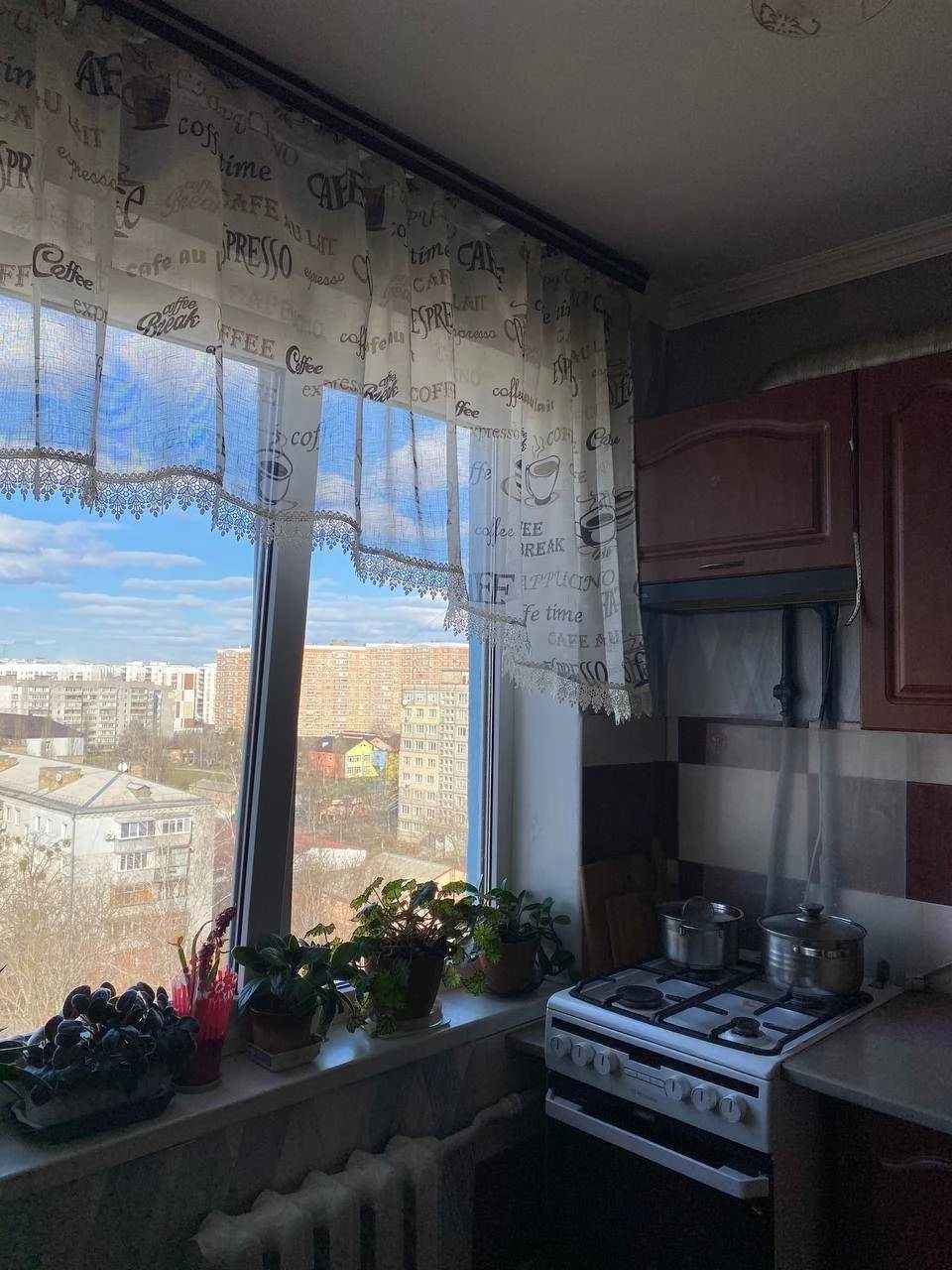 Продам 3 х комнатную три кімнатну Кваритиру Вишневе ЦЕНТР Ре