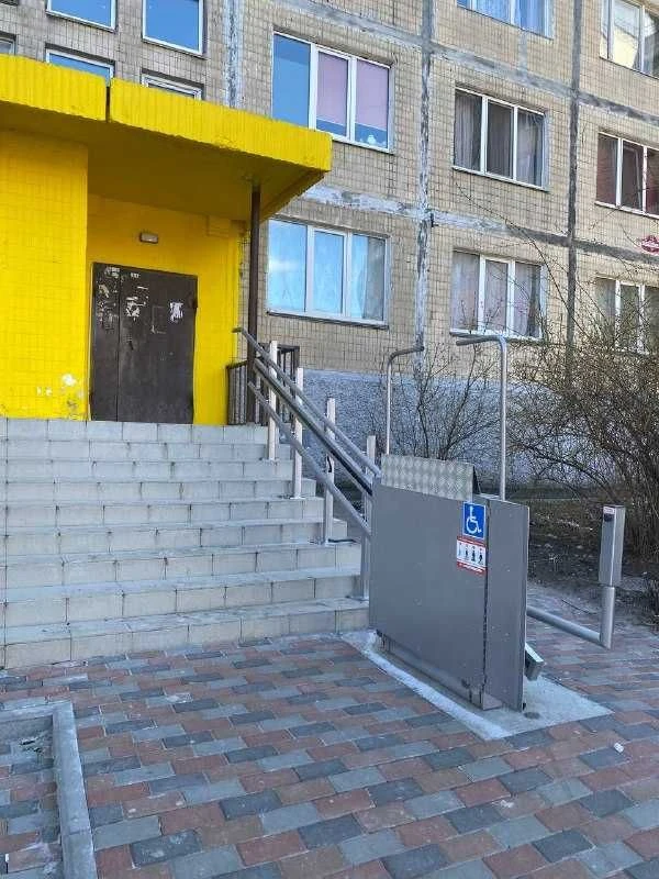 Продам 3 х комнатную три кімнатну Кваритиру Вишневе ЦЕНТР Ре